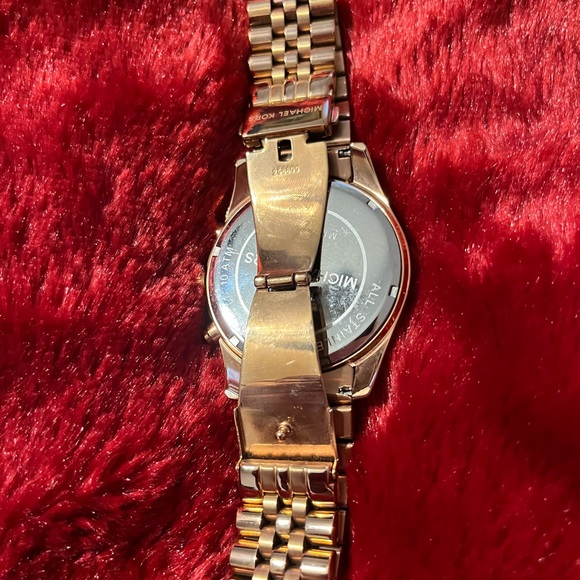 Michael Kors ladies watch. - Picture 2 of 6